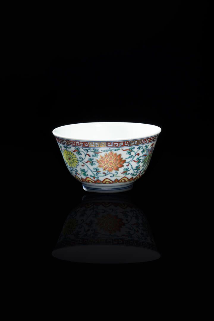 TAZZINA 银联
杜凯瓷杯，天书咸丰款，中国 20世纪
高5.5厘米
直径10.5厘米