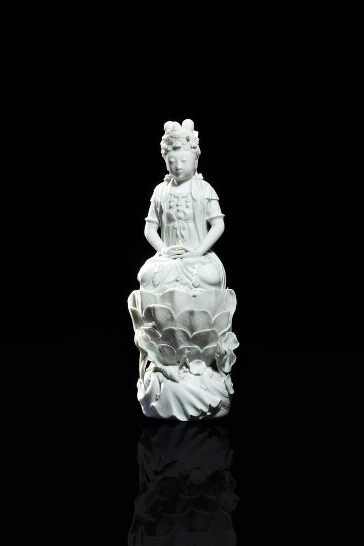 GUANYIN 冠英
白瓷观音坐于莲花上，中国，民国时期，20世纪
H cm 35x13