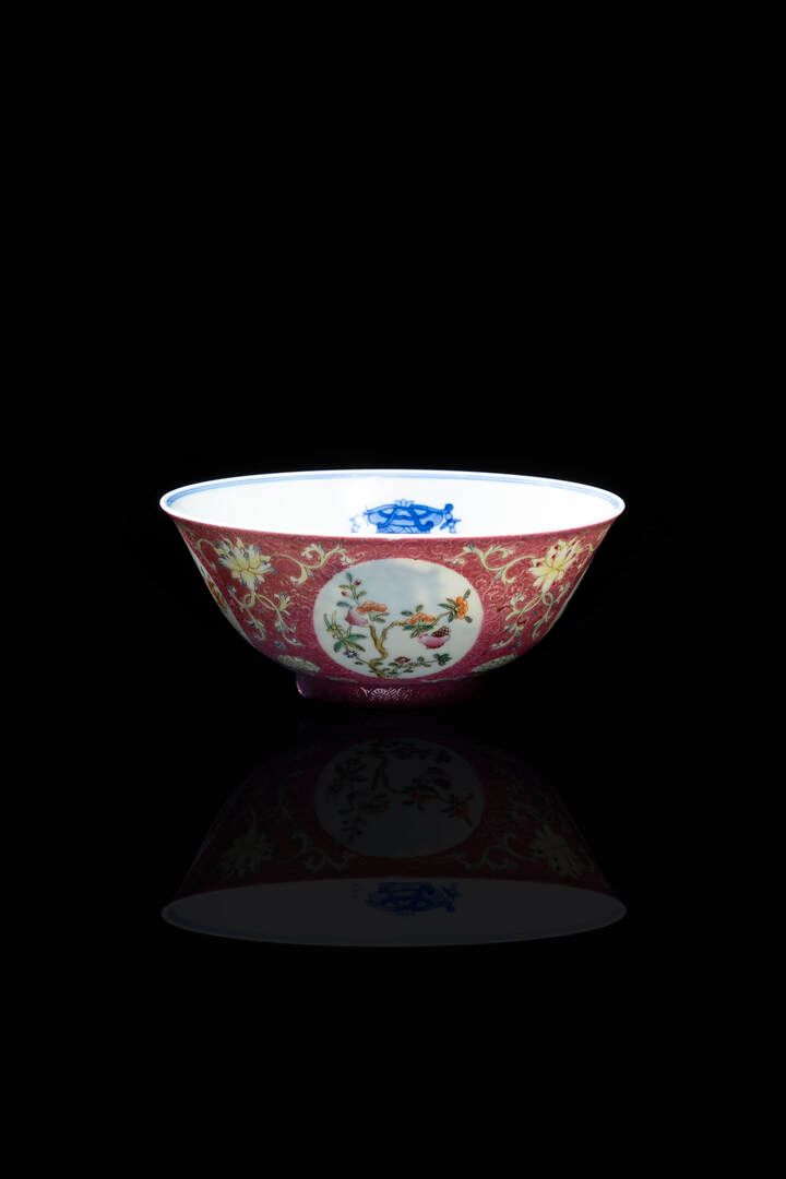 BOWL BOWL
Bowl in porcellana Famiglia Rosa dipinta con decori floreali, Cina, Re&hellip;