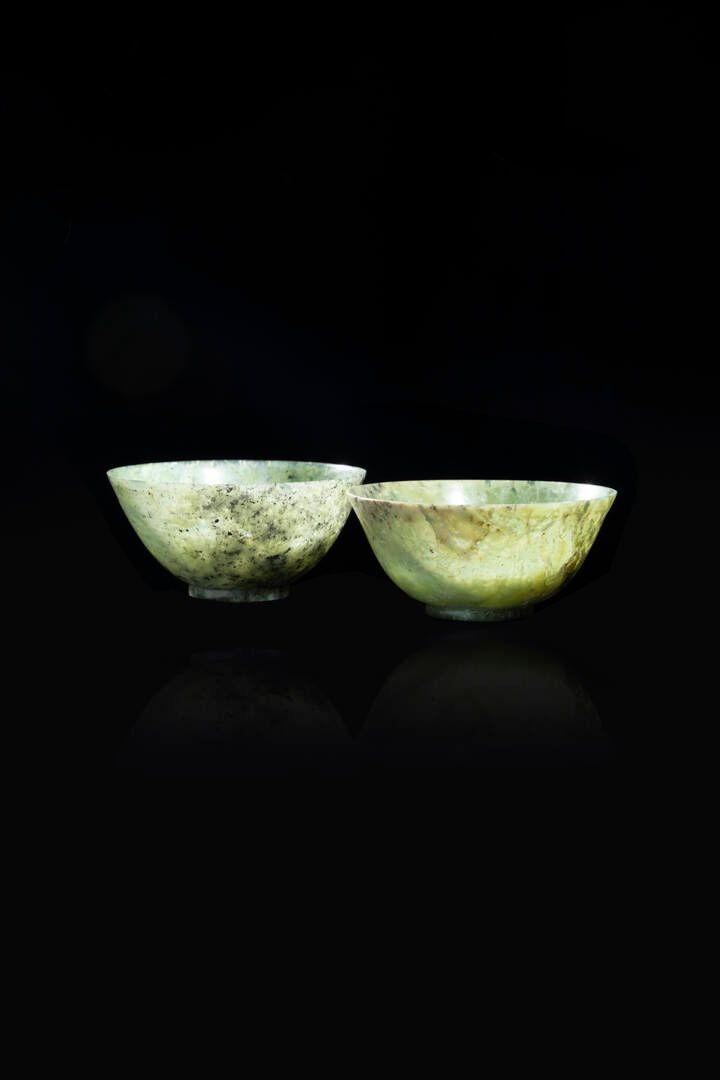 COPPIA DI BOWL 一对碗
翡翠碗一对，中国，民国，20世纪
高4.5厘米 
直径10厘米