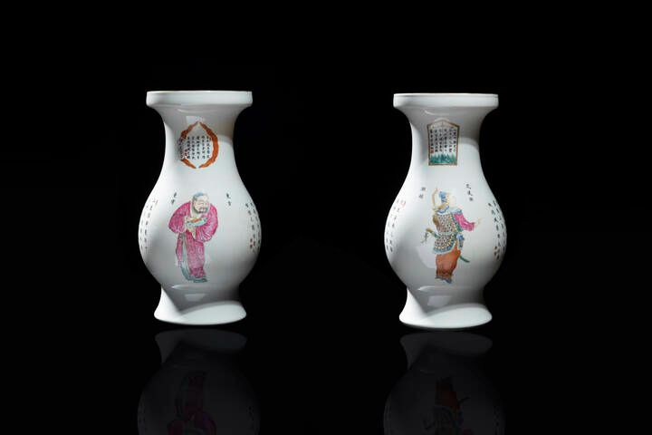 COPPIA DI VASI 一对花瓶
瓷器花瓶一对 玫瑰家族的字和铭文，中国，民国，20世纪
H cm 30
直径13厘米