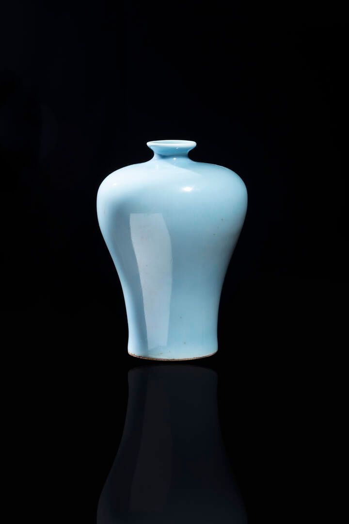VASO VASE
Meiping vase in claire de lune porcelain, China, 19th cent.
H cm 15.5x&hellip;