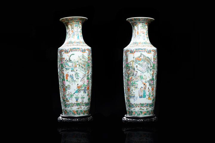 COPPIA DI VASI 一对花瓶
画有日常生活场景、龙和花的绿家瓷瓶一对，中国，清朝，19世纪
H cm 63
直径22厘米