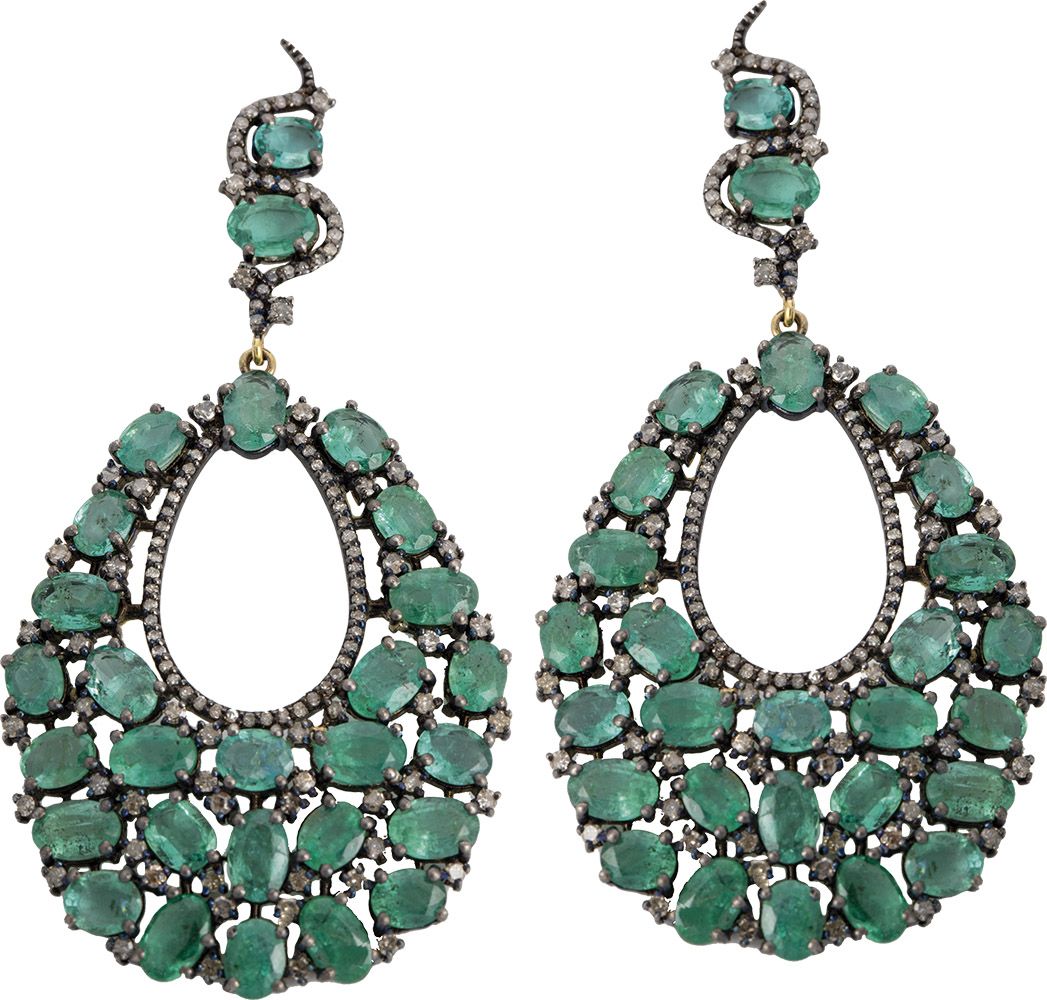 Lange Ohrgehänge mit Smaragden und Diamanten Long drop earrings with emeralds an&hellip;