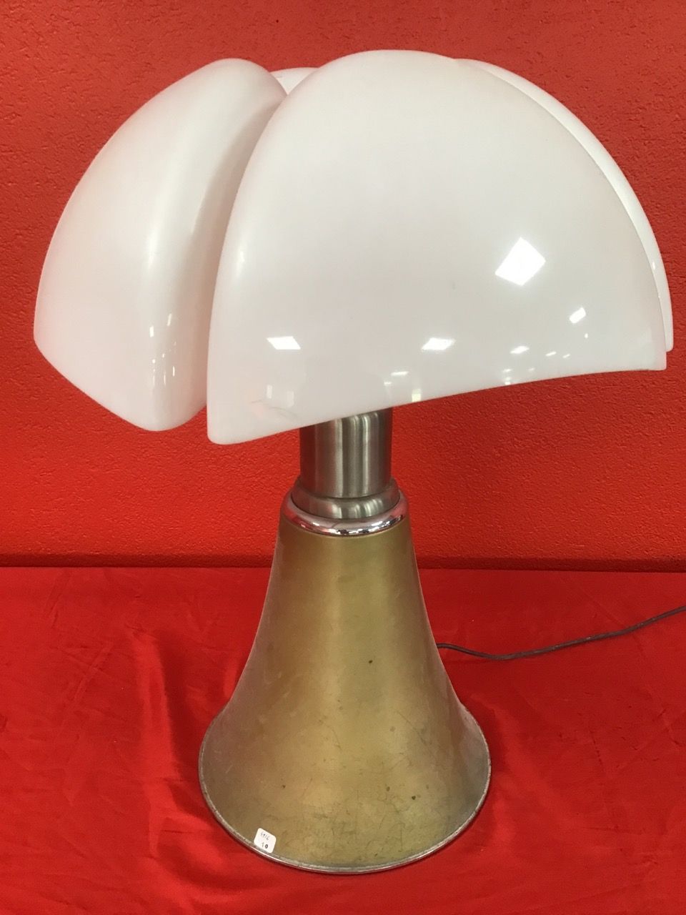 Null Pipistrello Lampe von Martinelli

Fuß und Lampenschirm mit Gebrauchsspuren,&hellip;