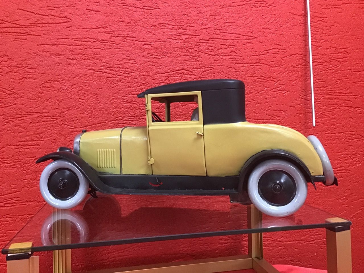 Null André Citroën玩具. 
汽车 C6 faux cabriolet .司机与她的瓷头方向盘。
17x41,5x15 cm .重新上漆。