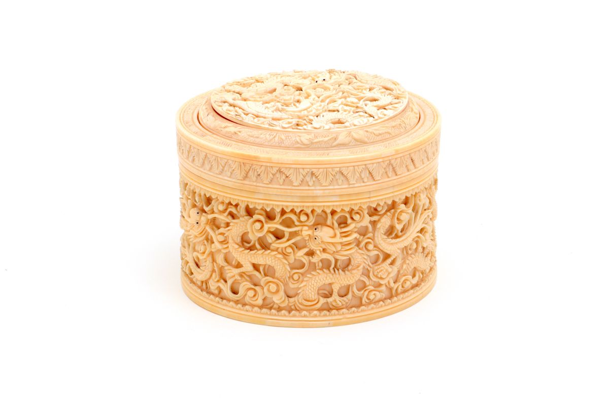 AN ORIENTAL BOX AN ORIENTAL BOX Profusely carved ivory, decoration depicting dra&hellip;