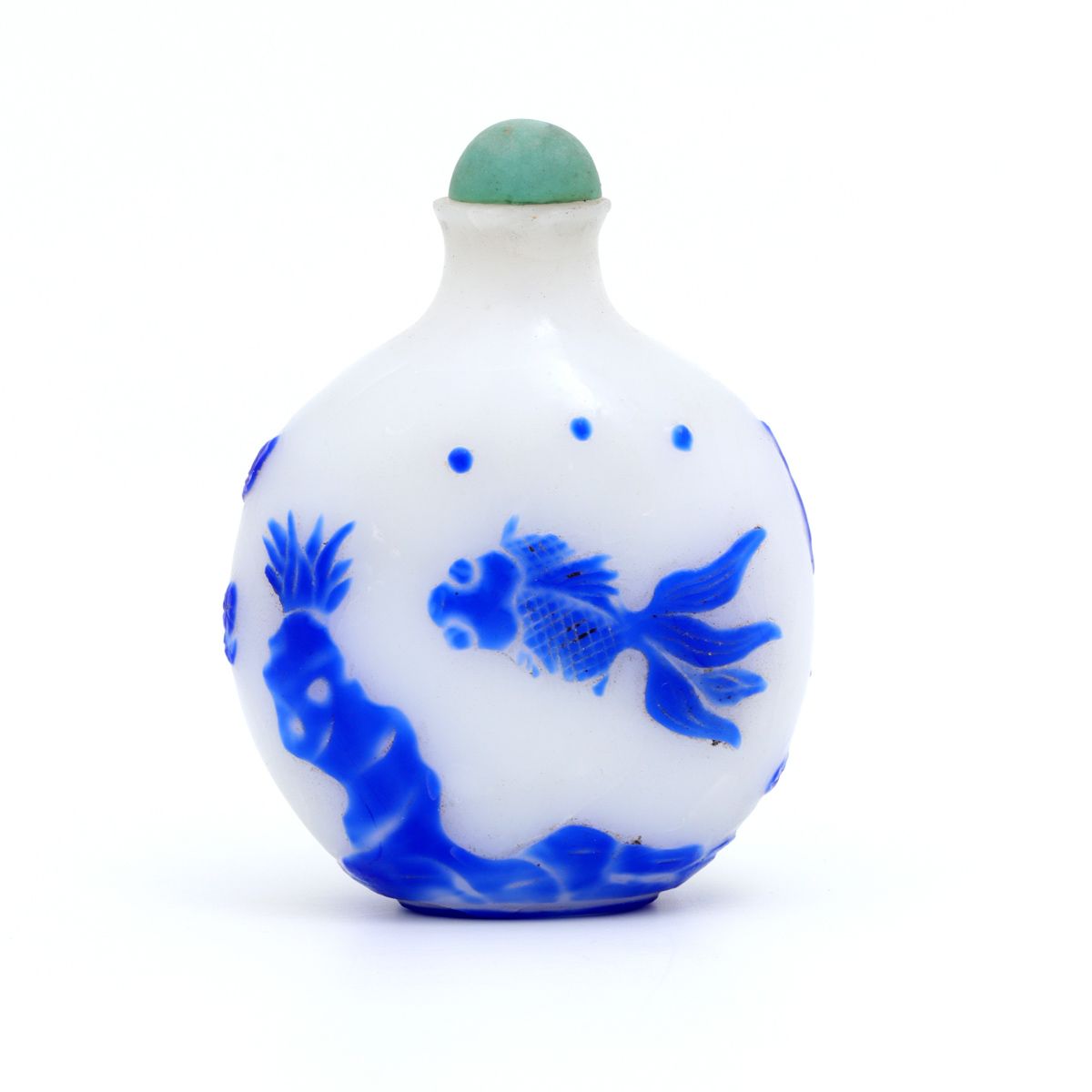 A SNUFF-BOTTLE A SNUFF-BOTTLE Chinese glass, blue decoration in relief depicting&hellip;