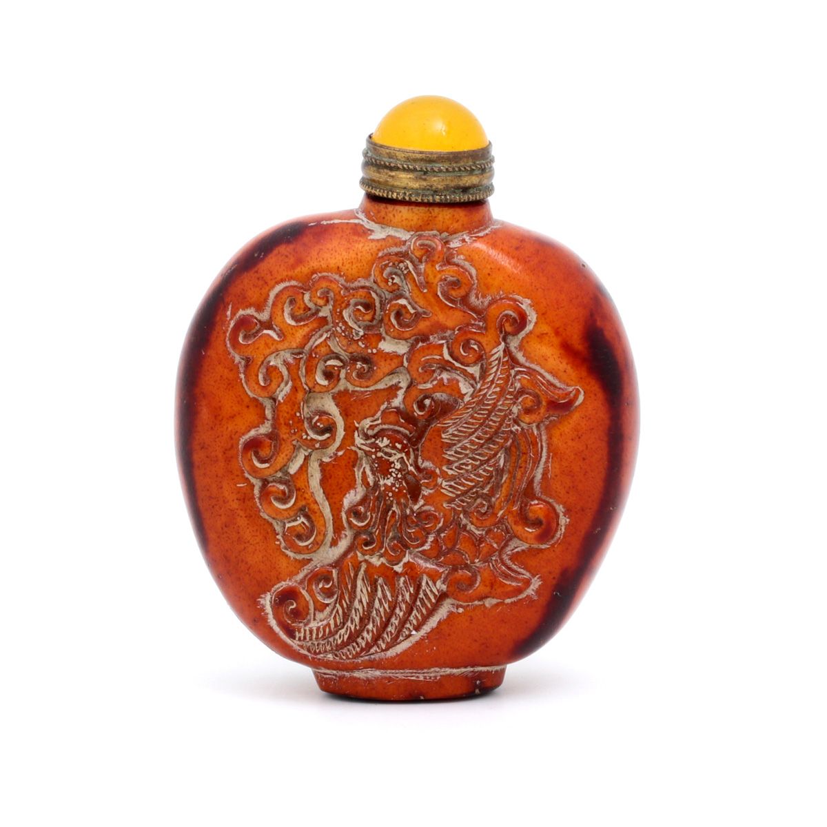 A SNUFF-BOTTLE A SNUFF-BOTTLE Amber, decoration in relief depicting exotic bird.&hellip;