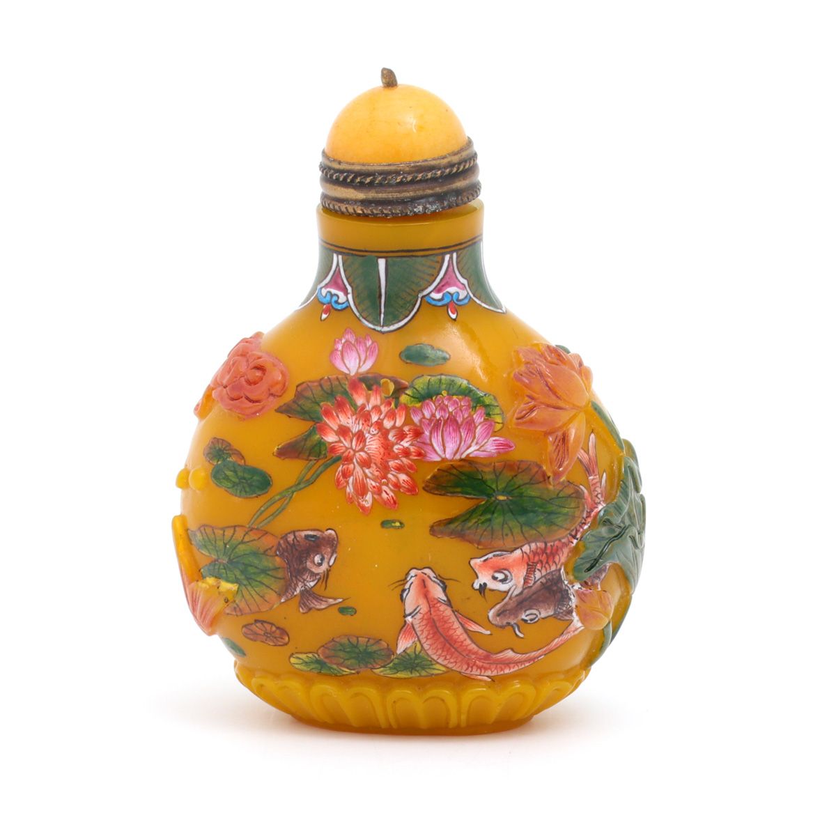 A SNUFF-BOTTLE A SNUFF-BOTTLE Chinese glass, polychrome decoration depicting lot&hellip;