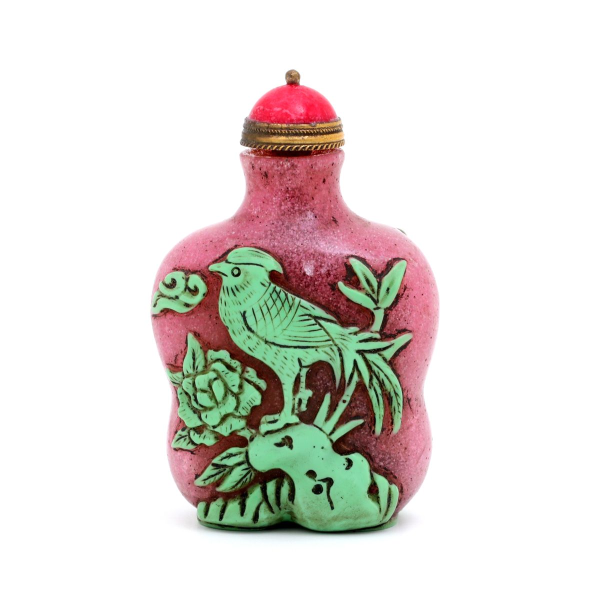 A SNUFF-BOTTLE A SNUFF-BOTTLE Chinese glass, green decoration in relief depictin&hellip;