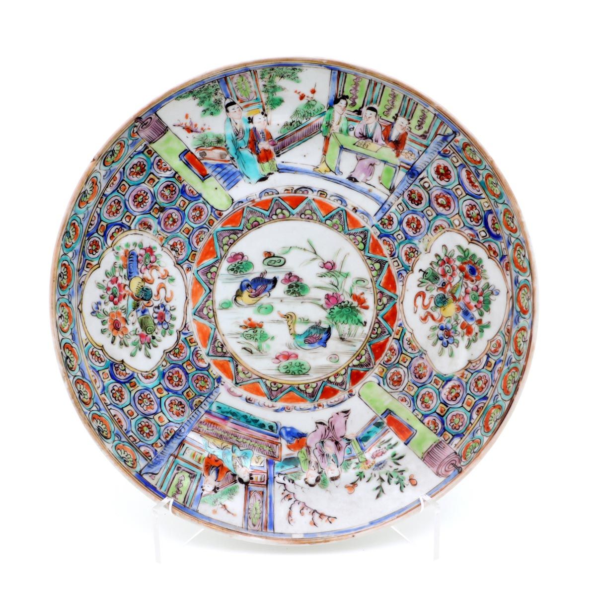 A plate A PLATE Chinese porcelain, 19th Century, polychrome decoration, centre d&hellip;