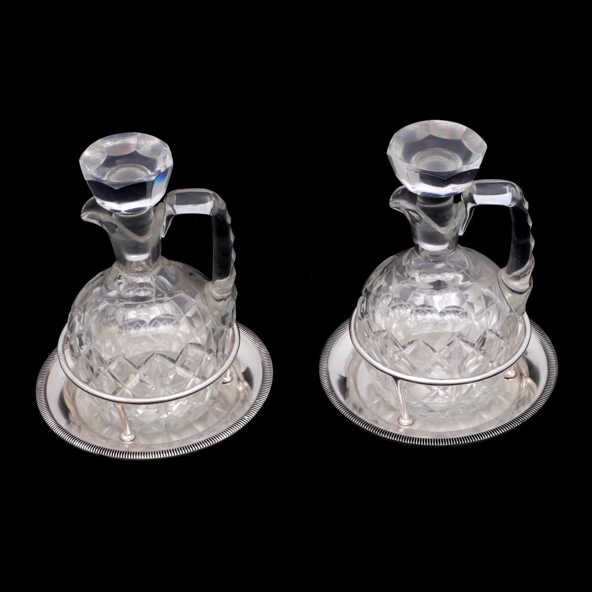 A CRUET SET A CRUET SET Cut-crystal containers, 916/000 silver bases, Lisbon ass&hellip;