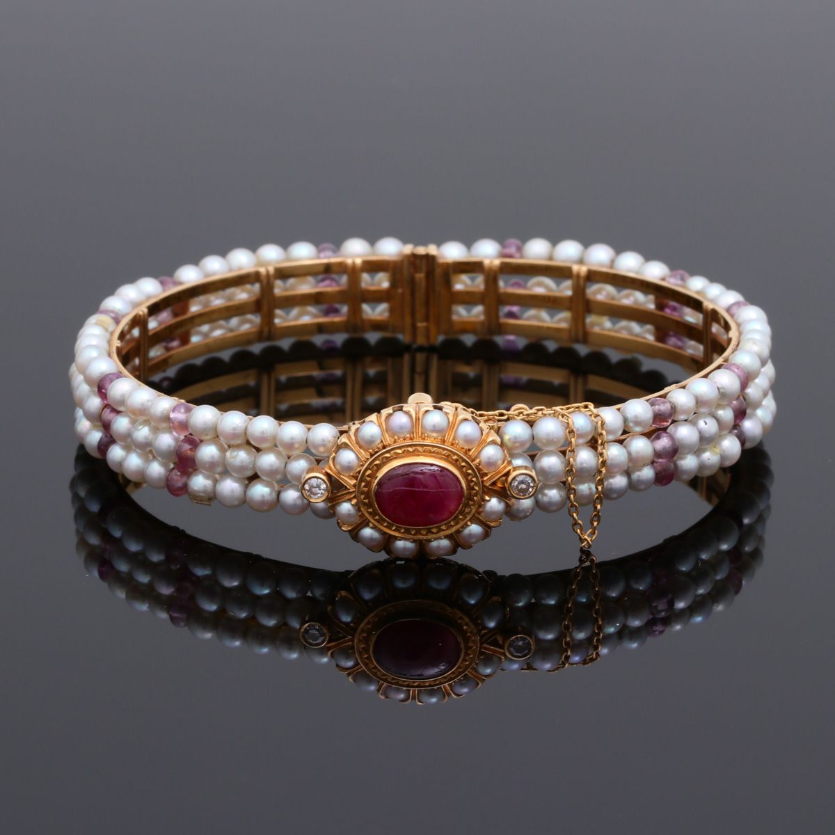 A bracelet A BRACELET 800/000 gold, set with culture pearls, cabochon cut ruby a&hellip;