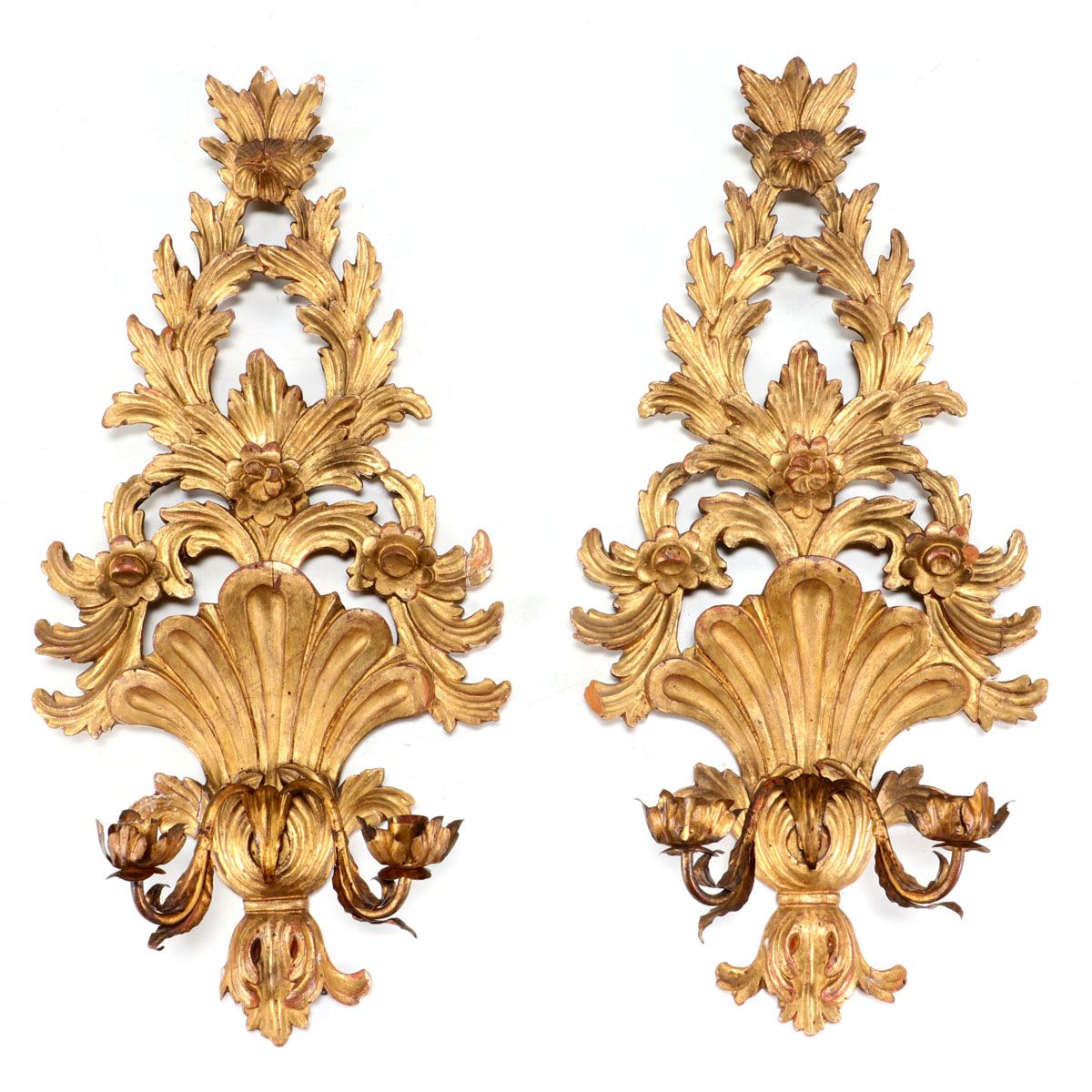 A PAIR OF WALL APPLIQUES A PAIR OF WALL APPLIQUES Carved and gilded wood, depict&hellip;