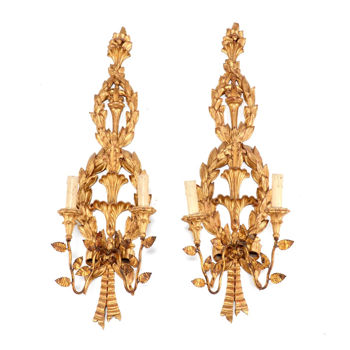 A PAIR OF WALL APPLIQUES A PAIR OF WALL APPLIQUES Gilded wood, depicting foliage&hellip;