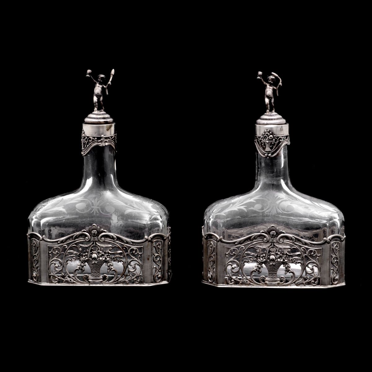 A PAIR OF FLASKS A PAIR OF FLASKS Engraved crystal, with scrolls and flower vase&hellip;