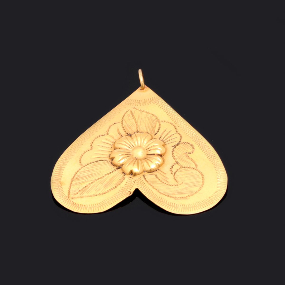 A PENDANT - BUTTERFLY A PENDANT - BUTTERFLY 800/000 gold, engraved decoration, P&hellip;