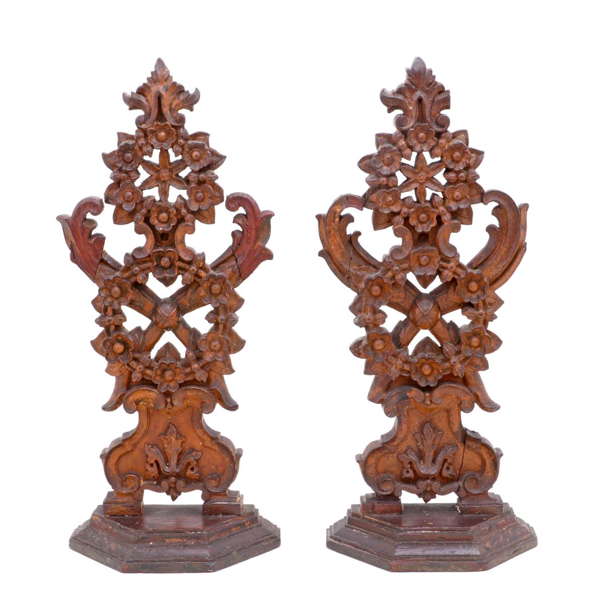 A PAIR OF FLOWER BOUQUETS A PAIR OF FLOWER BOUQUETS Carved and painted wood, flo&hellip;