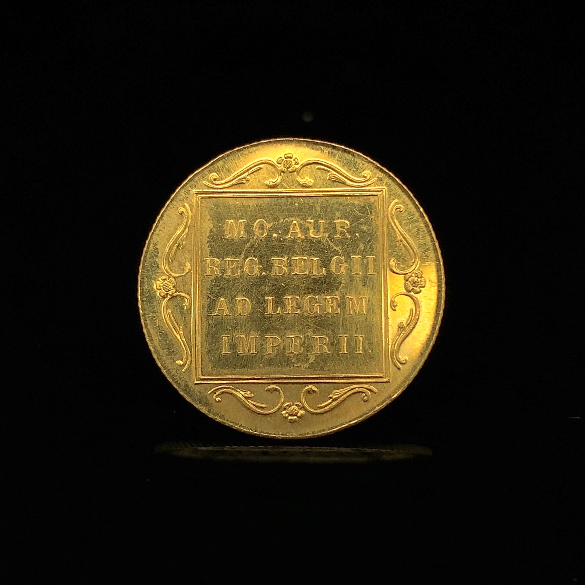 Null PIECE en or jaune (983‰) 1 ducat, datée 1972.
Poids: 3,4 g