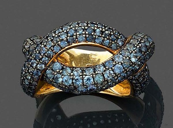 Null Openwork vermeil (925‰) "sinuous" ring, paved with sapphires.
Finger: 53 - &hellip;