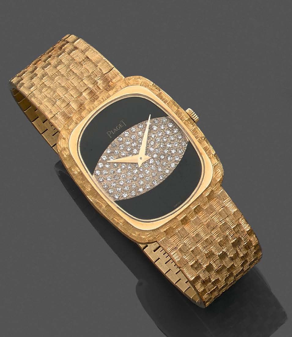 PIAGET Cushion-shaped, ladies' yellow gold (750‰) BRACELET WATCH. Guilloché beze&hellip;