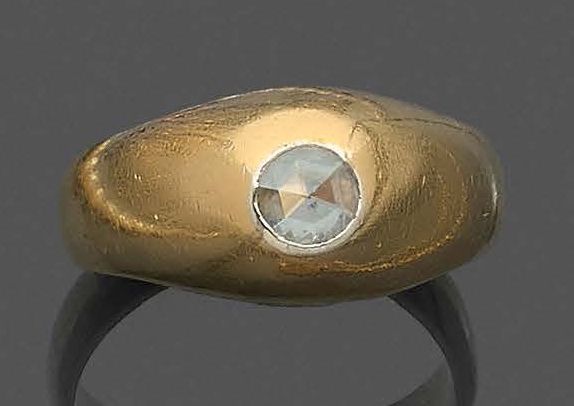 Null Herrenring aus Gelbgold (750‰), besetzt mit einem Diamanten im Rosenschliff&hellip;