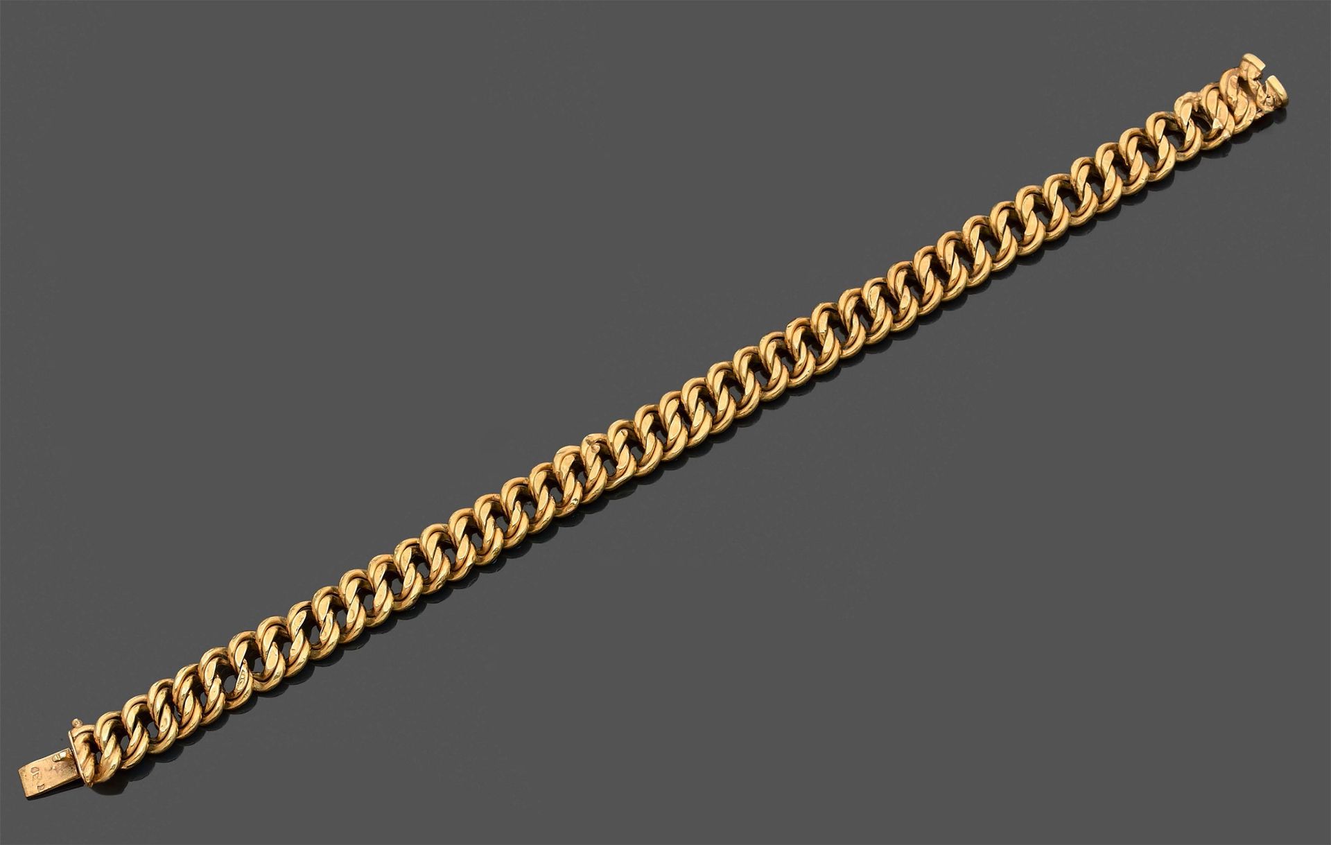 Null 黄金（750‰）手镯，带英式链接。轻微震动。
法国作品。
长度：19,5 cm - 重量：13,3 g