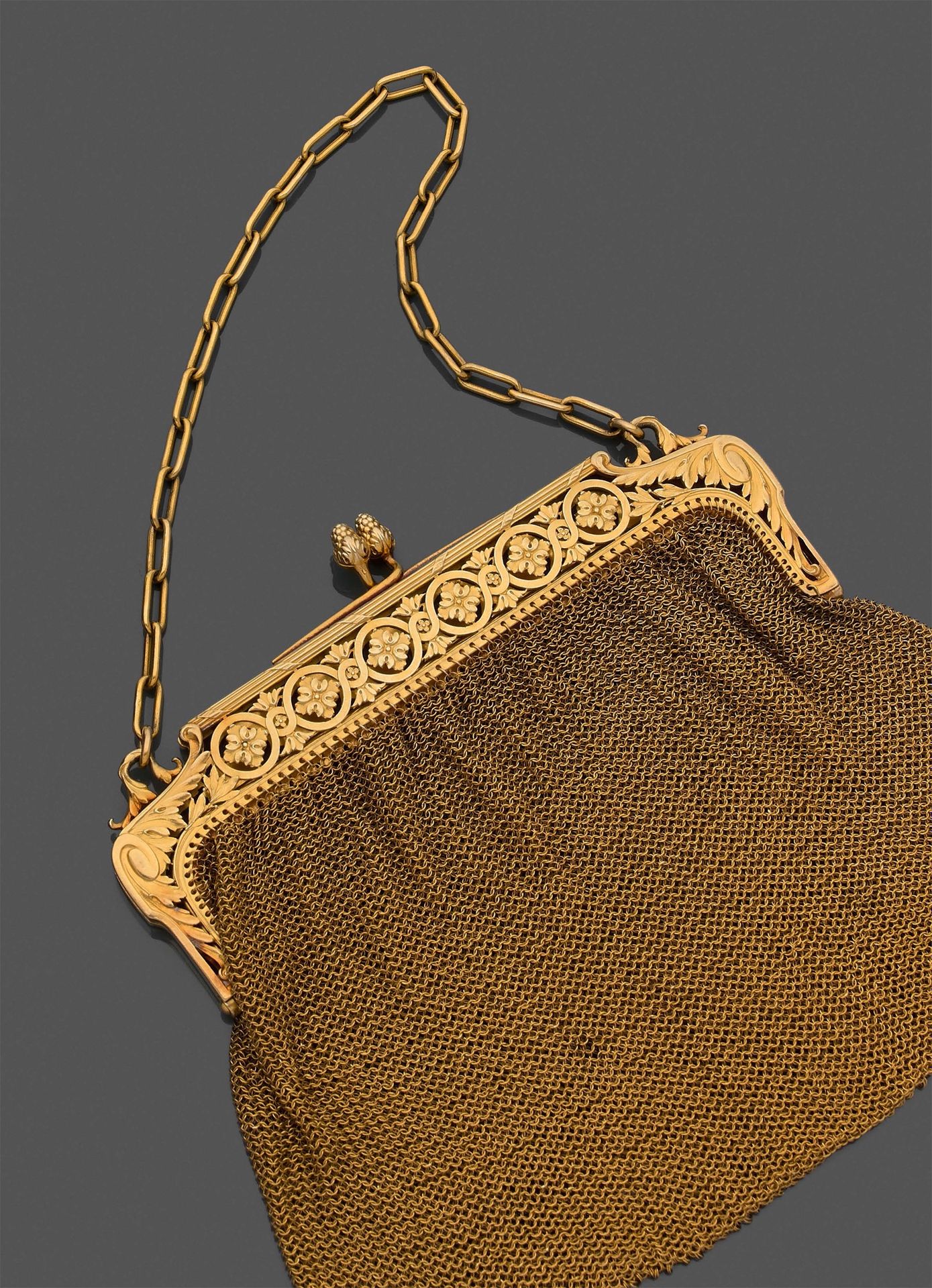 Null 晚装包及其链条，黄金链带（750‰）。
法国作品，约1900年。
尺寸：13 x 11,5 cm - 重量：226,2 g