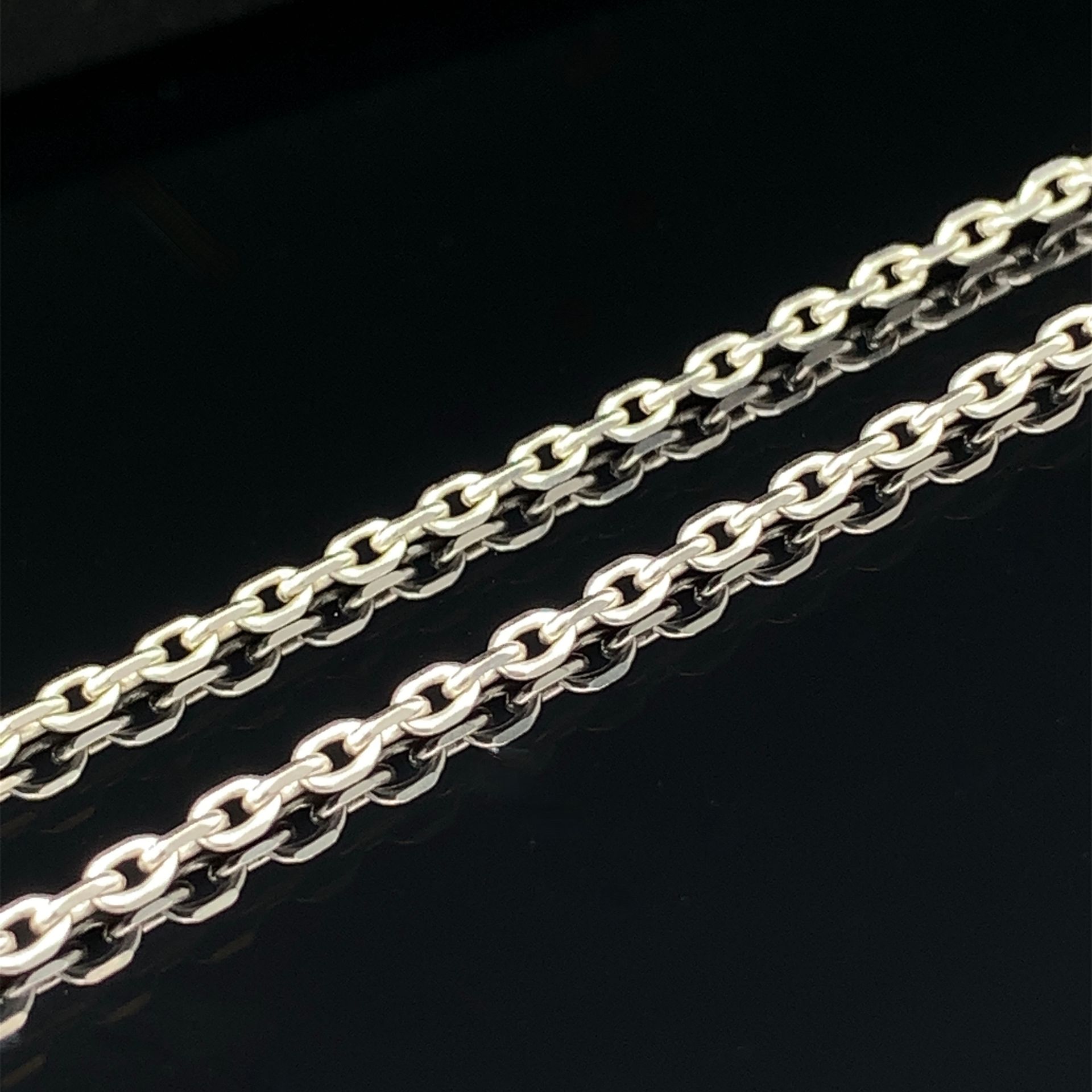 Null CHAIN in white gold (750‰). Small safety chain.
Length: 39,5 g - Weight: 7,&hellip;