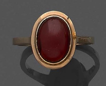 Null Three yellow gold RINGS (750‰) set with a cabochon garnet, a lapis lazuli p&hellip;