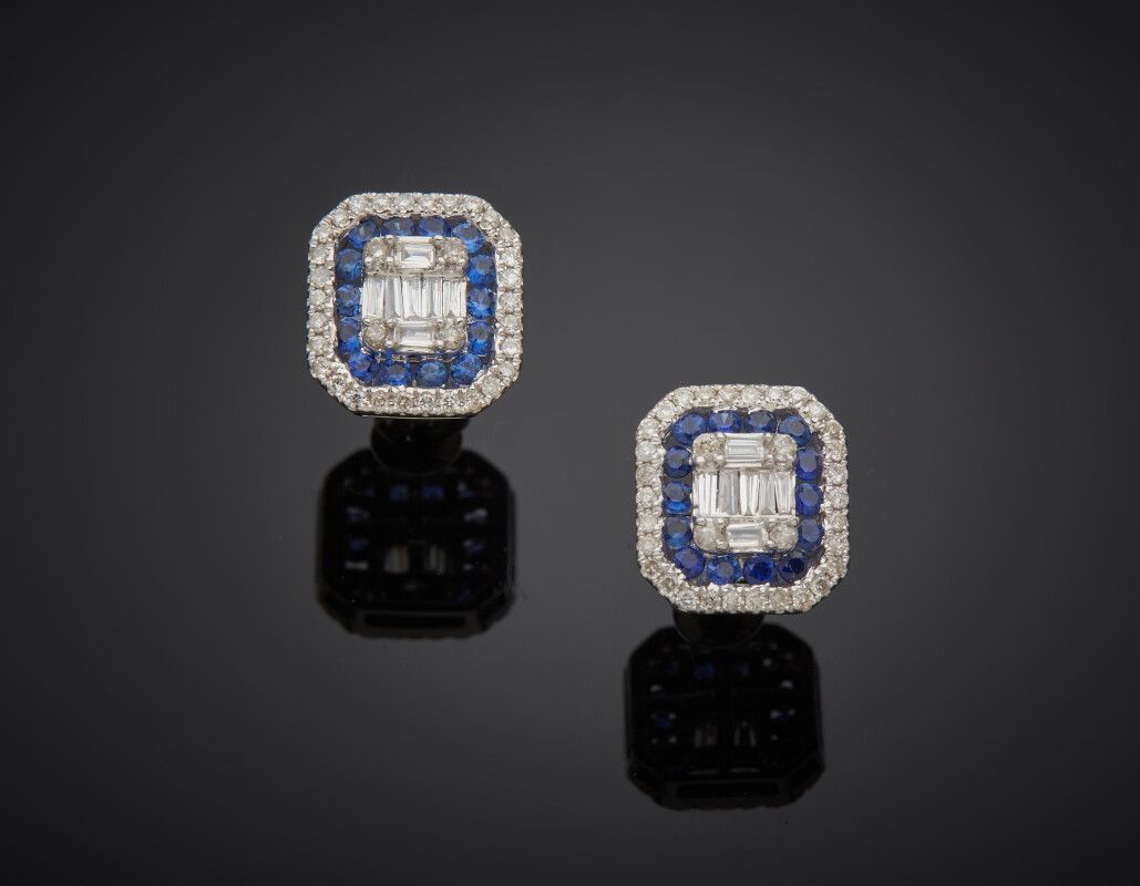 Null Paire de CLOUS d'OREILLES octogonaux en or gris (750) serti de diamants tai&hellip;