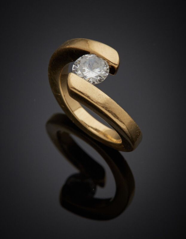 Null BAGUE « solitaire sinueuse » en or jaune (750) serti d'un diamant taille br&hellip;