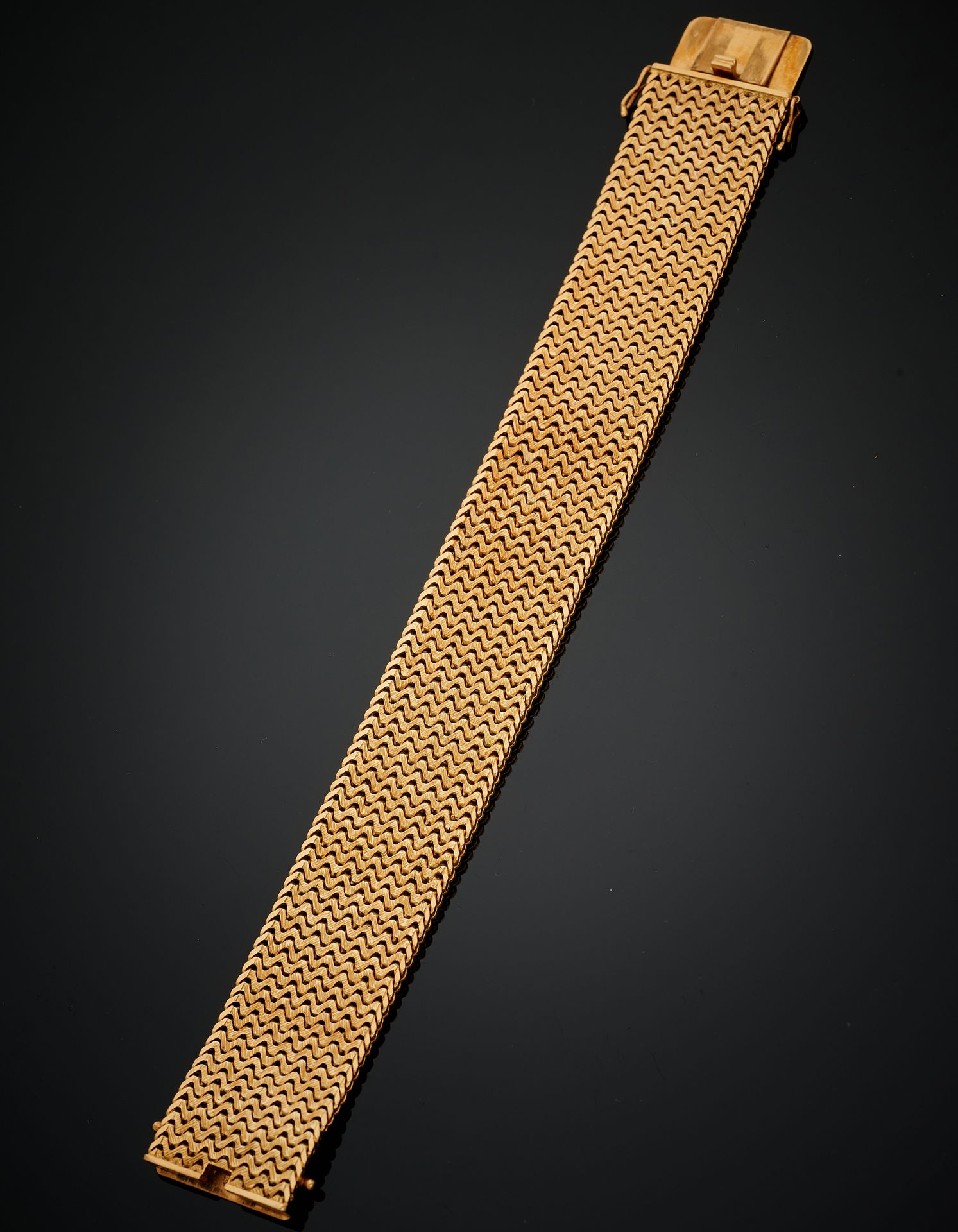 Null 大型 "波浪 "手镯 黄金（750‰）扭索纹手镯。
长度 : 19,5 cm - 宽度 : 2,4 g
重量 : 100,5 g