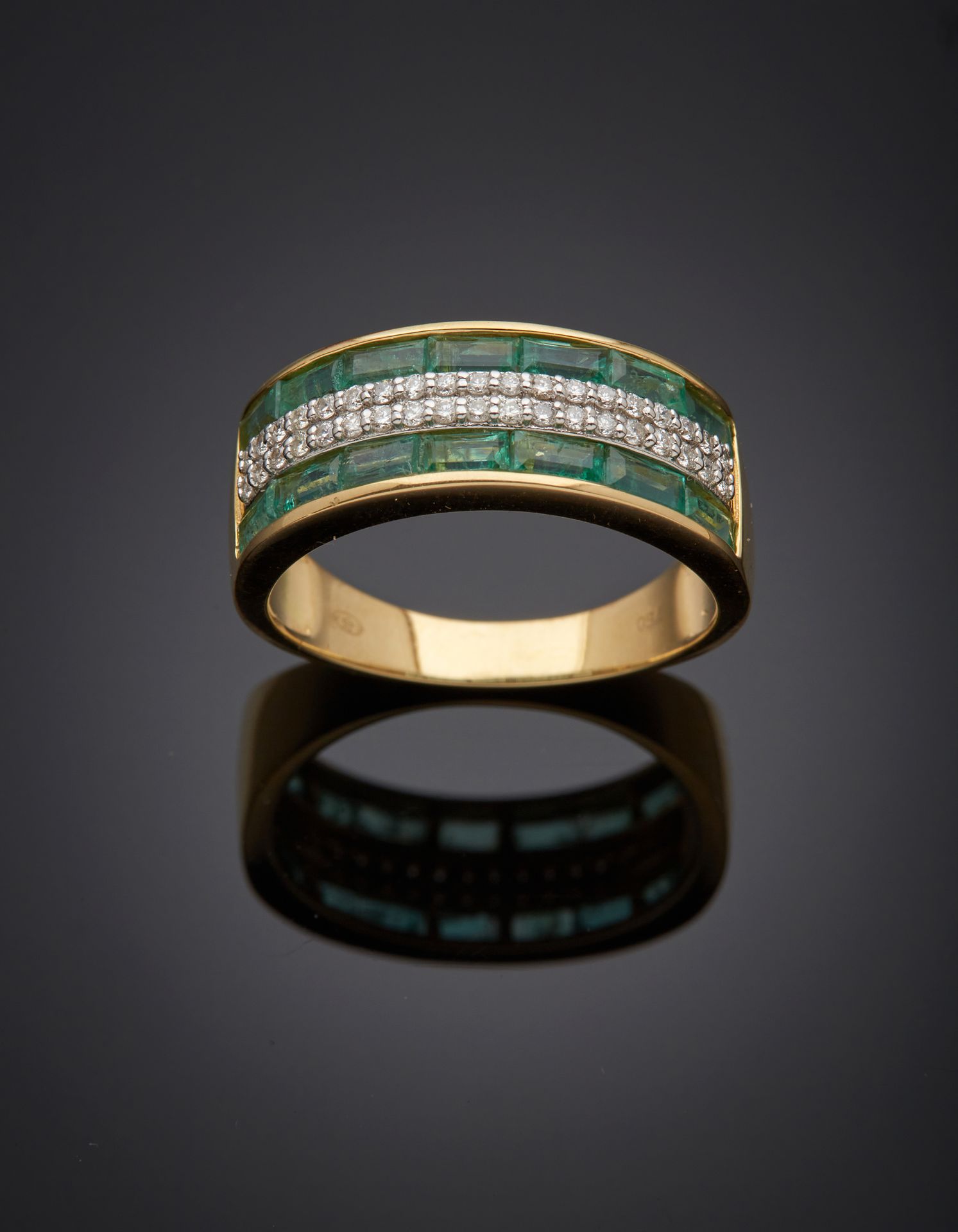 Null Yellow and white gold (750‰) "bandeau" ring set with calibrated emeralds an&hellip;