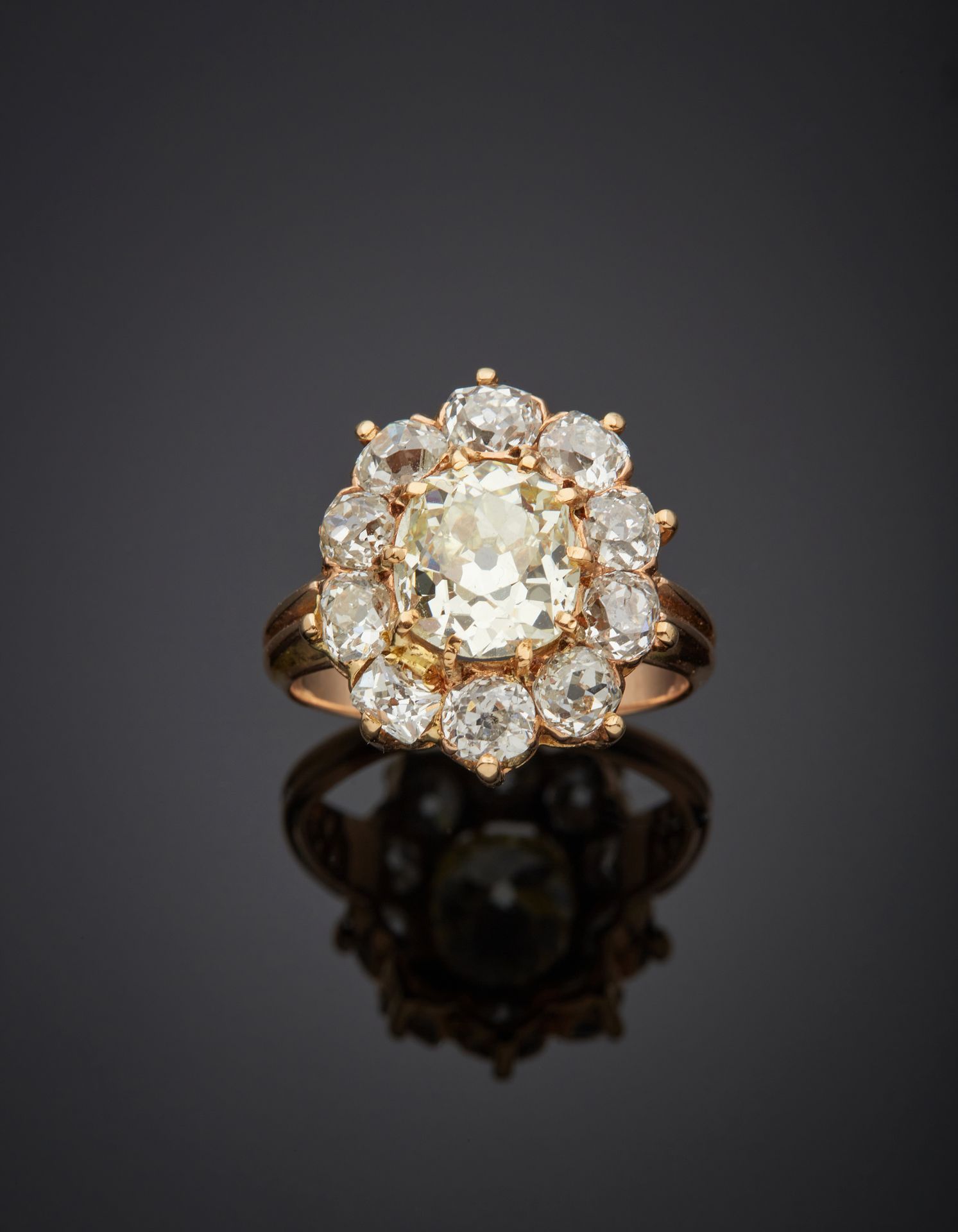 Null RING "marguerite" in pink gold (585 thousandths) 14 carats, set with a cush&hellip;