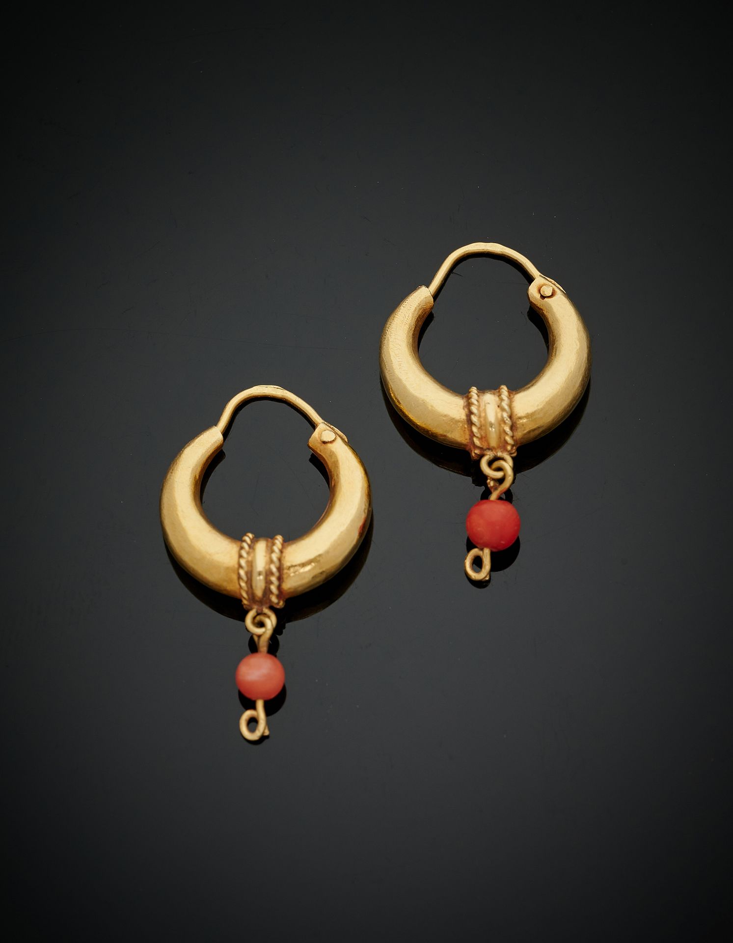 Null Paire de PENDANTS d'OREILLES «créoles» en or jaune (750‰) tubulaire retenan&hellip;