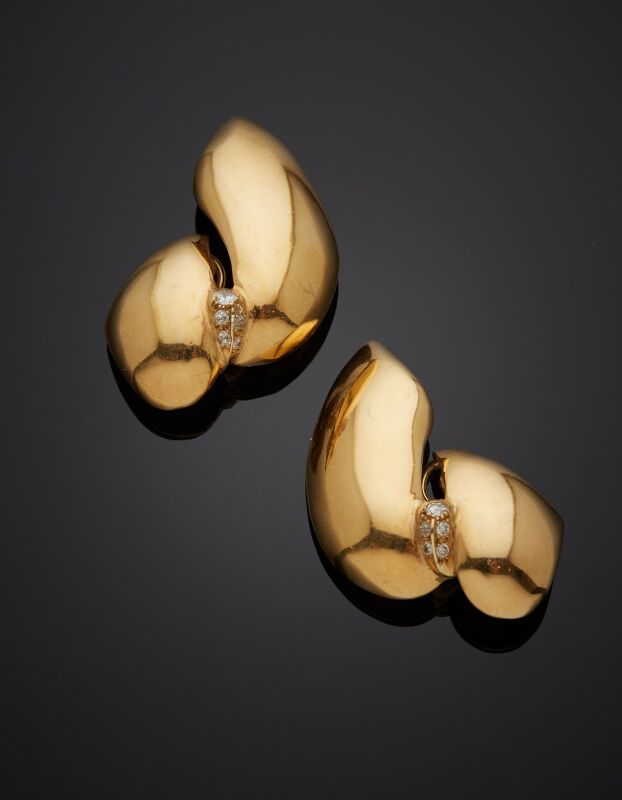 Null Jean VENDOME 
Importante paire de CLIPS D'OREILLES stylisés en or jaune (75&hellip;