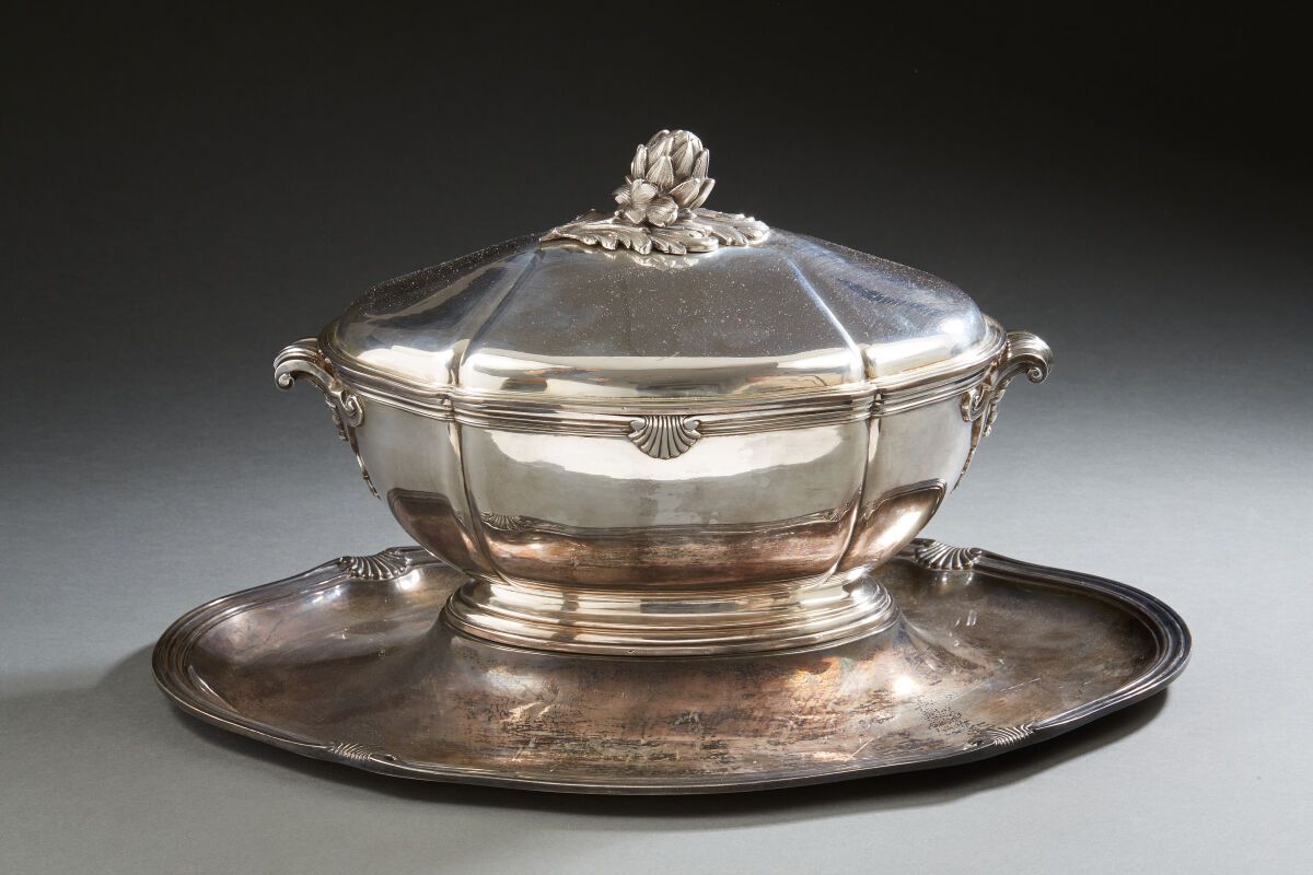 Null LEGUMIER on oval pedestal and its important PRESENTOIR in silver (925‰) wit&hellip;