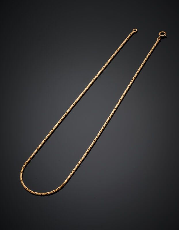Null COLLAR in yellow gold (750‰) with articulated link. 
Length: 35 cm. Weight:&hellip;