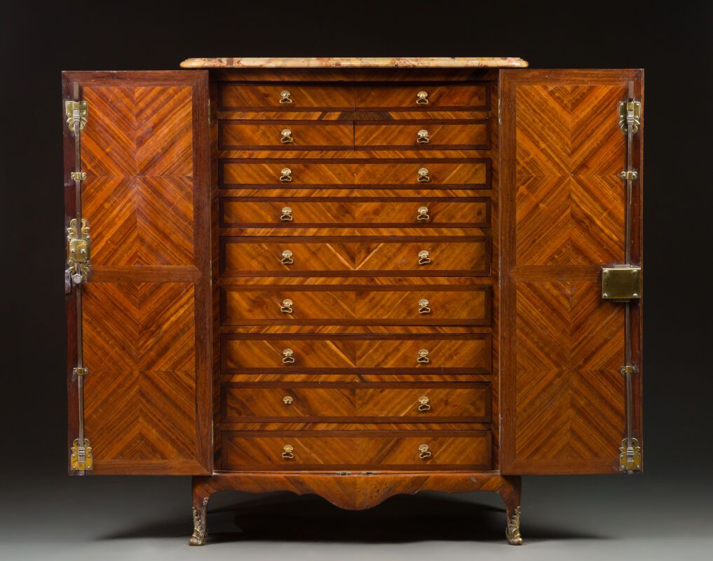 Null Mueble de colección, en forma de movimiento, de madera chapada con incrusta&hellip;