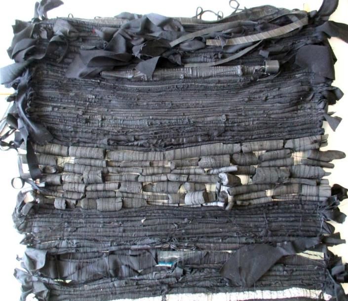 Null Joël ANDRIANAMEARISOA (1977)
Composition
Tissu, charbon de bois, objets mét&hellip;