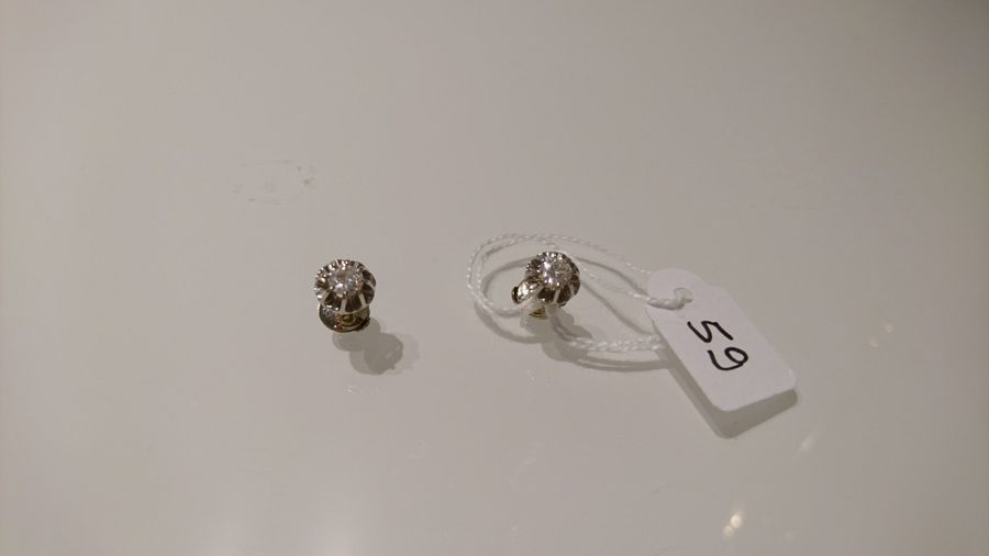 Null Paire de CLOUS D'OREILLES en platine (900 millièmes) et or gris (750 milliè&hellip;