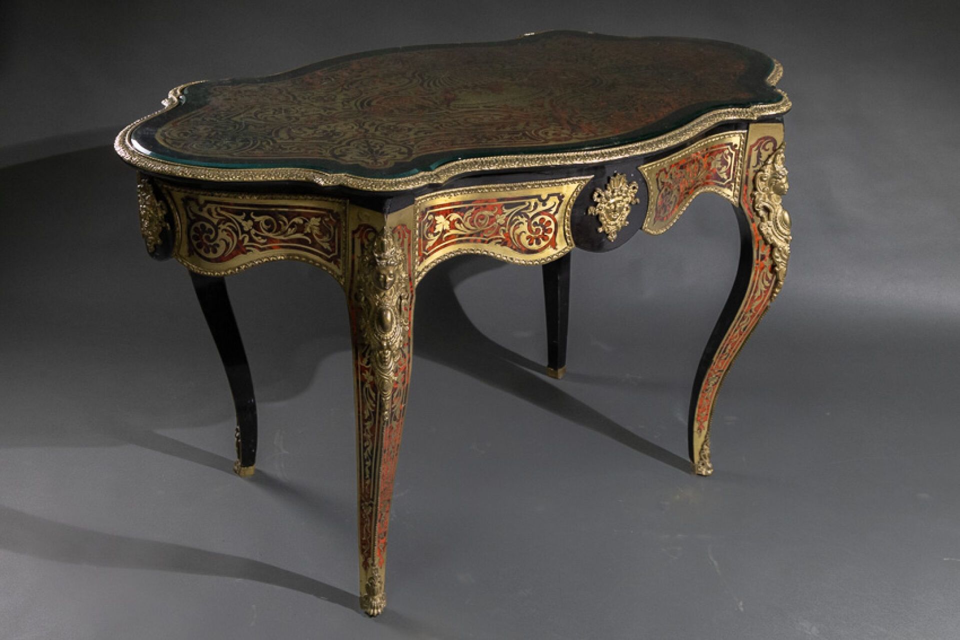 Null Middle table in blackened wood and chased brass Boulle marquetry, decorated&hellip;