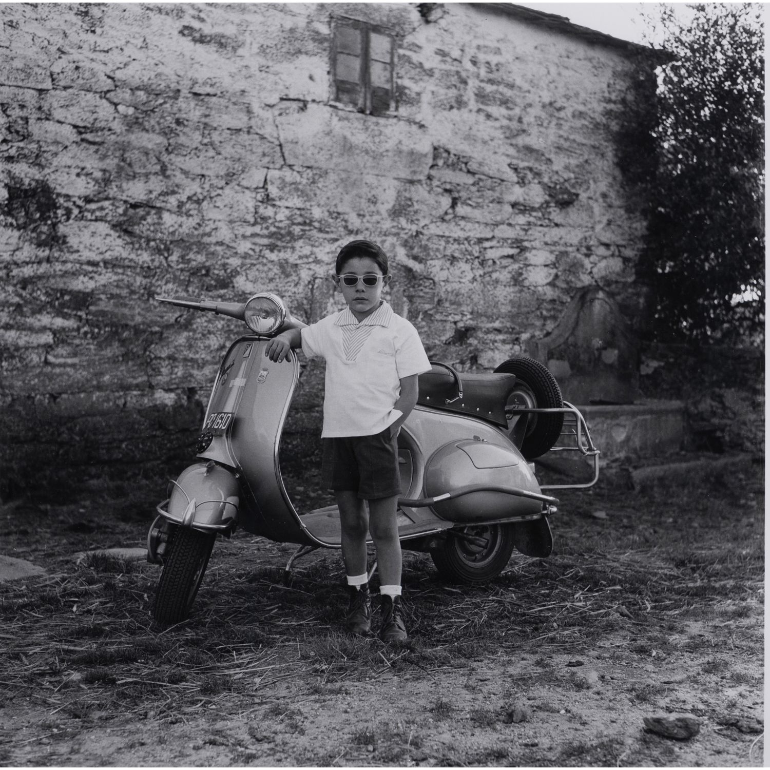 Null Virxilio Vieitez (1930-2008)

Senza titolo, (bambino con scooter e occhiali&hellip;