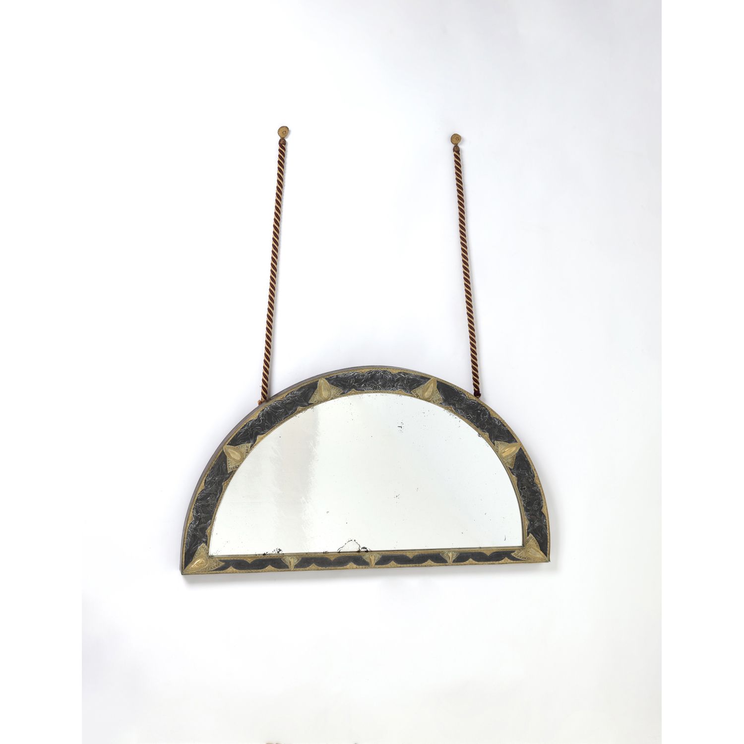 Null 国外工作（第20届

镜子，约1900年

黄铜、锡器和纺织品

高80×宽151×深5.5厘米