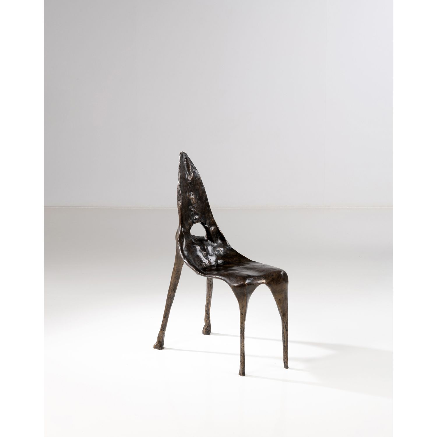Null 玛蒂娜-布瓦洛（生于1923年

Chanteloup - N°6/8

椅子

铜质

限量发行8份+4份E.A.。

铸造厂TEP

签名在靠背的&hellip;
