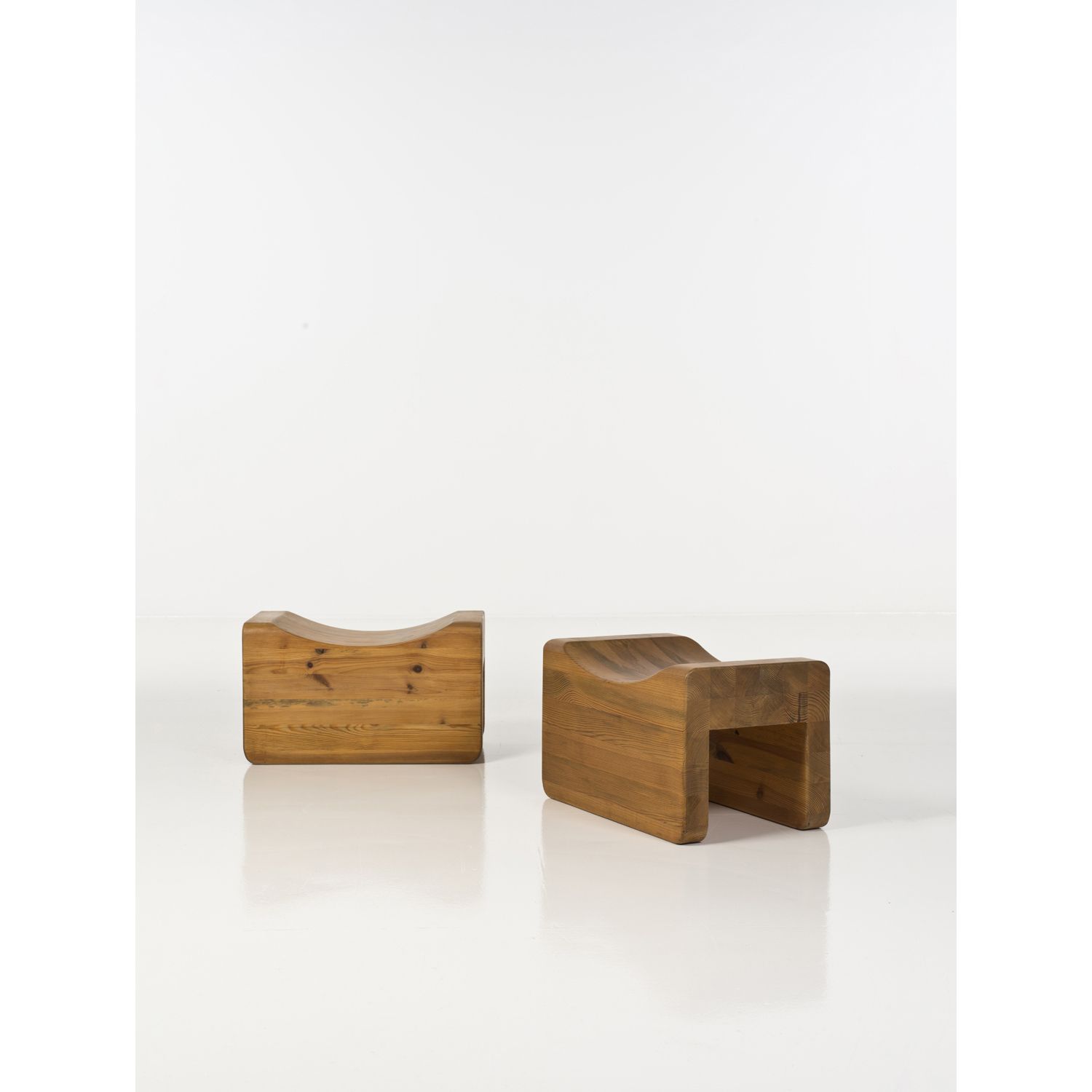 Null Axel Einar Hjorth (1888-1959)

Pair of stools

Pine wood

Edited by NK Nord&hellip;