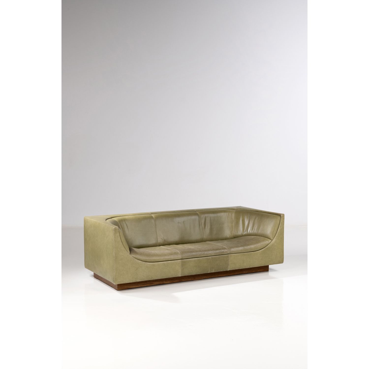 Null Jorge Zalszupin (1922-2020)

Cubo

Sofa

Leather and wood

Edited by L'Atel&hellip;