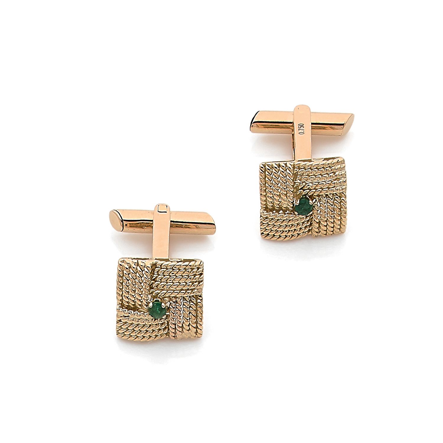Null Pair of square cufflinks in 18K yellow gold (750‰)

with a basket weave des&hellip;